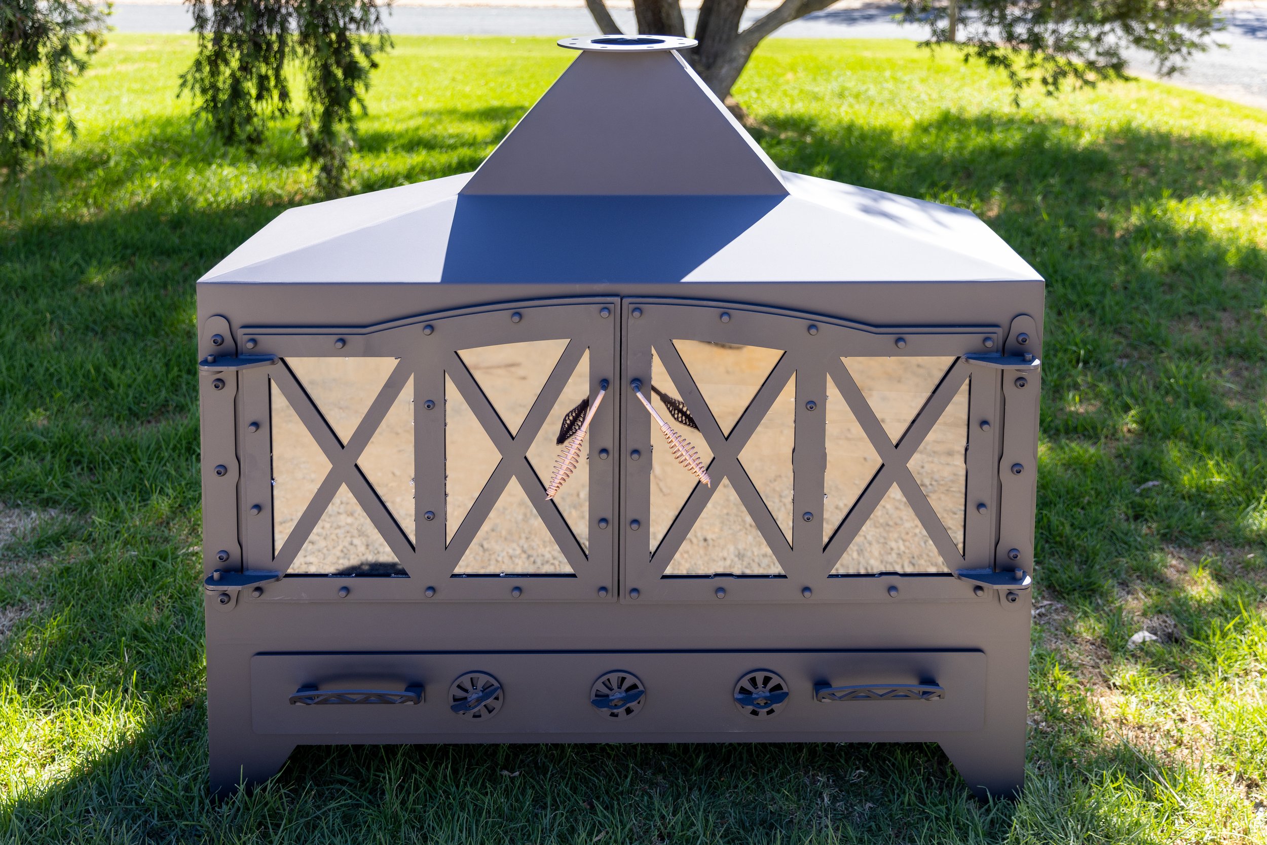Firepits R Us - The Dog House Outdoor Oven with Glass Doors.