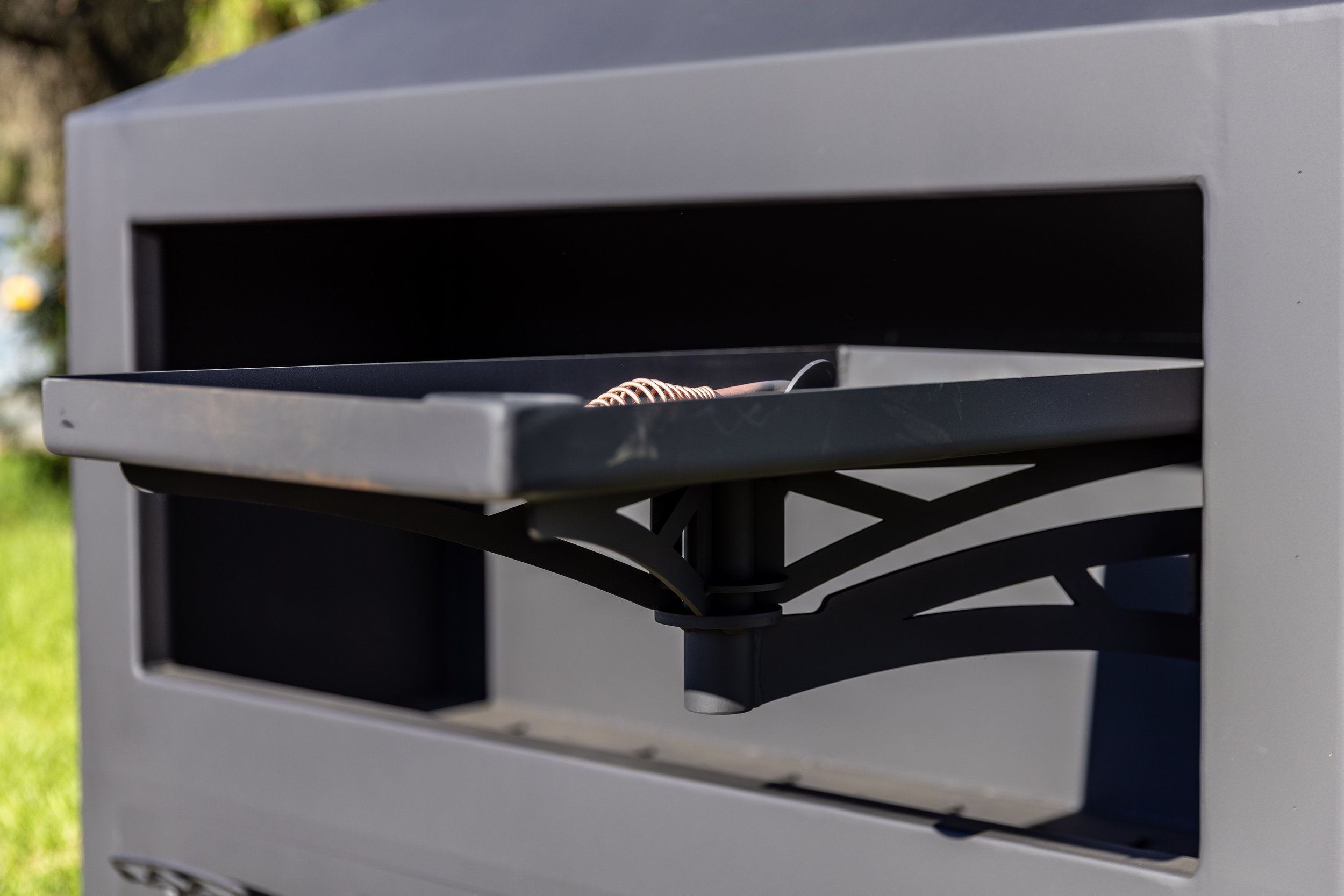 Firepits R Us - The Dog House Outdoor Oven - Cooking Plate Swing Arm.