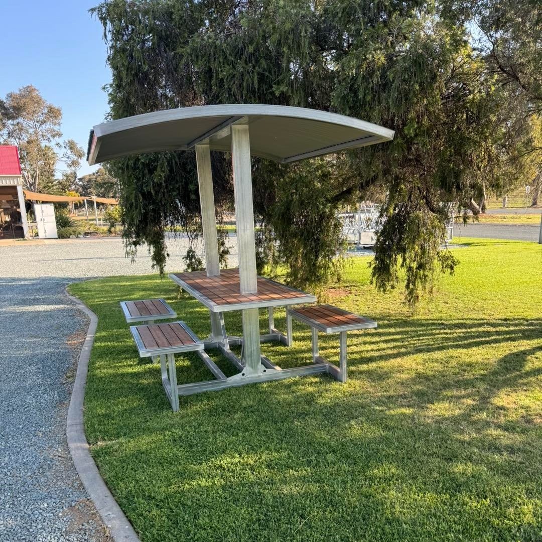 Firepits R Us - Outdoor Park Bench with Roof.