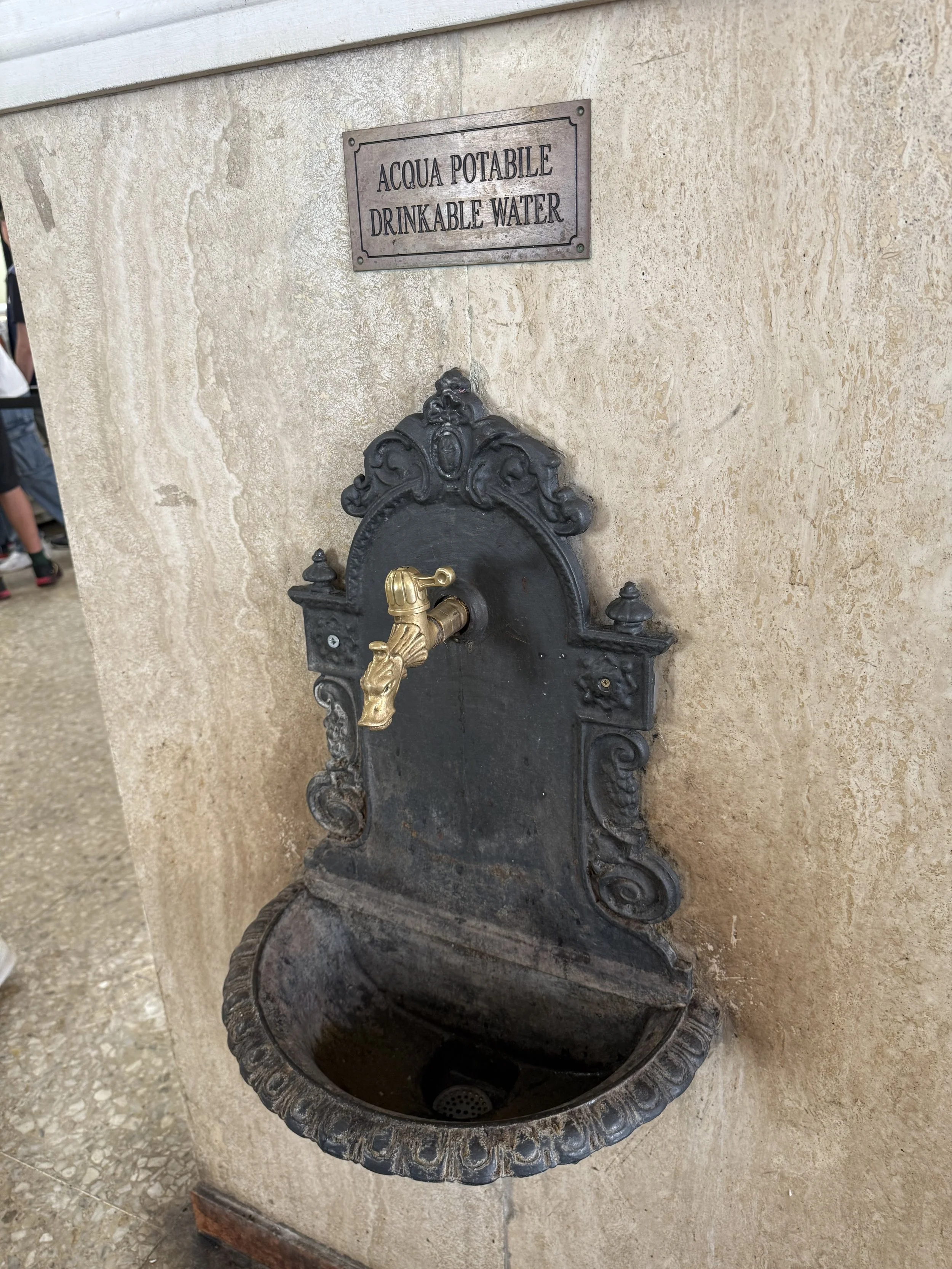 Public water fountains all over Italy!