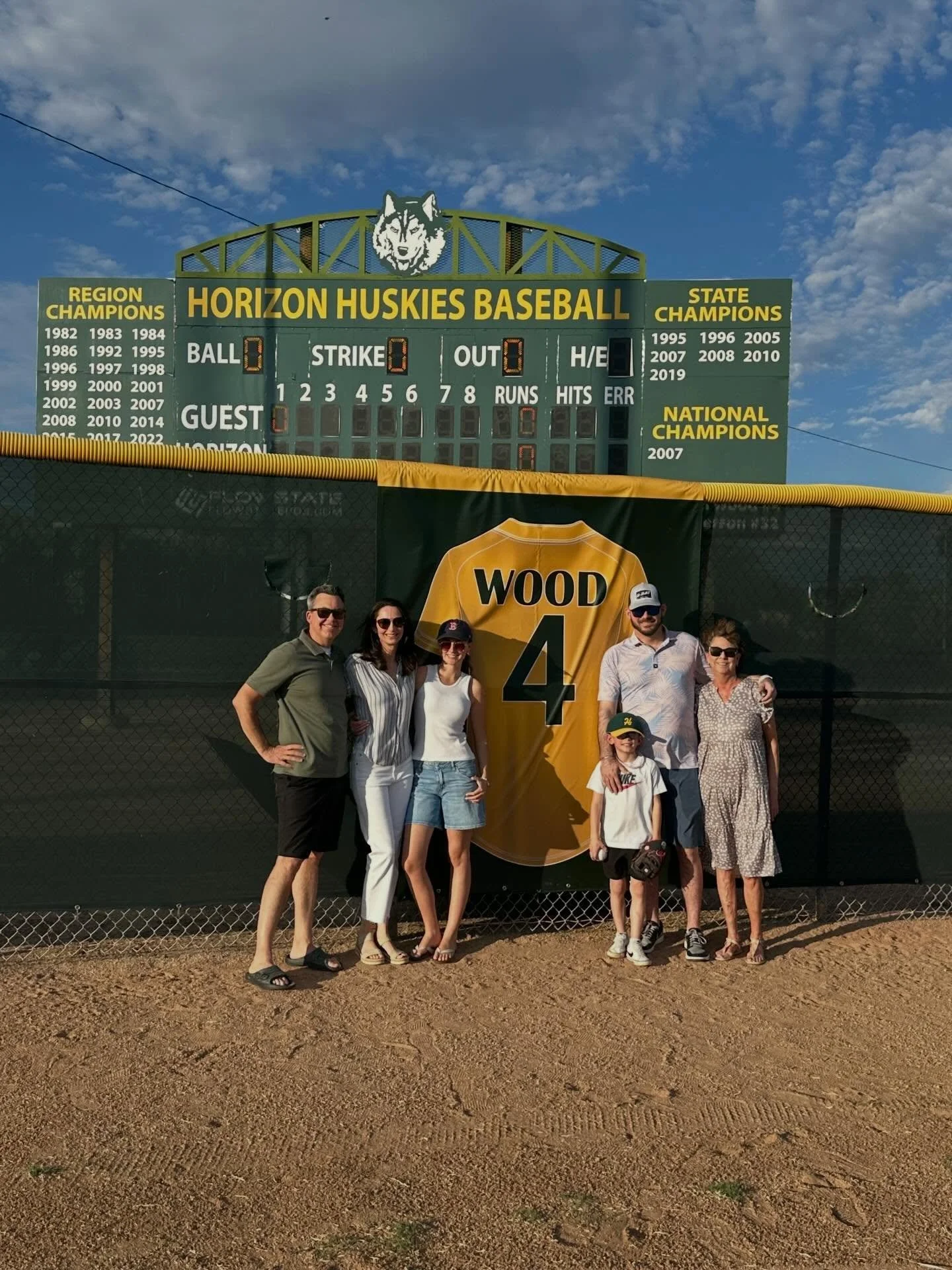 Big W for the Huskys and congrats to former Husky Brandon Wood on his #4 jersey retirement at Husky Park Today 👍👆