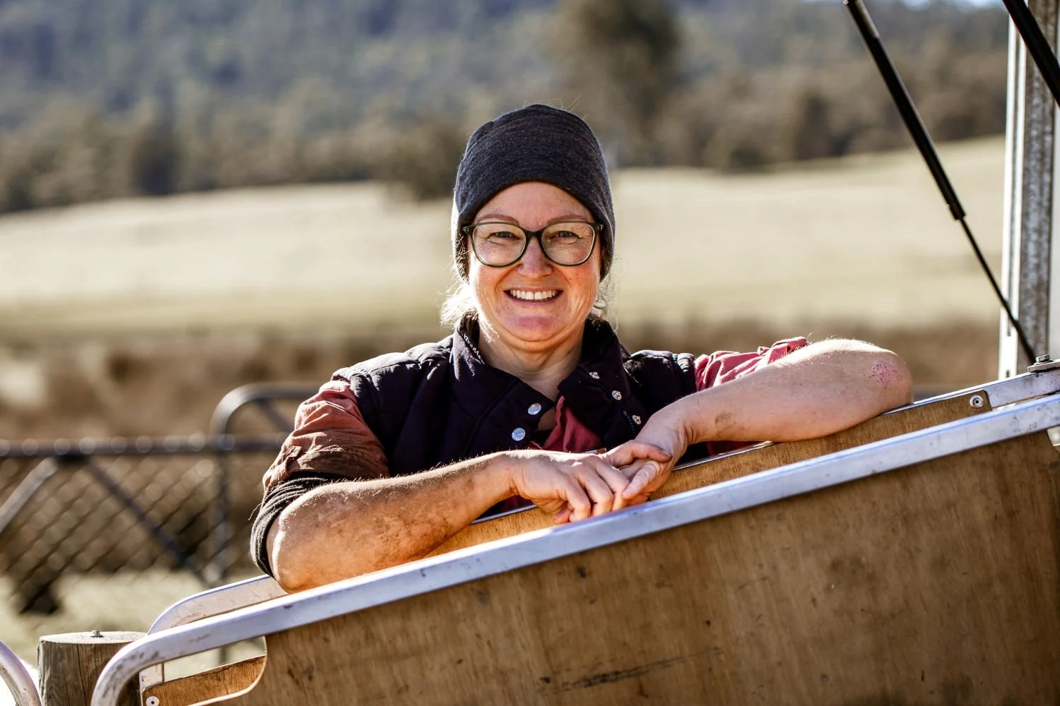 photo of owner of local sheep scanning business Robinson Pregscan in Blessington Tasmania. Captured by Amy Lyon Creative