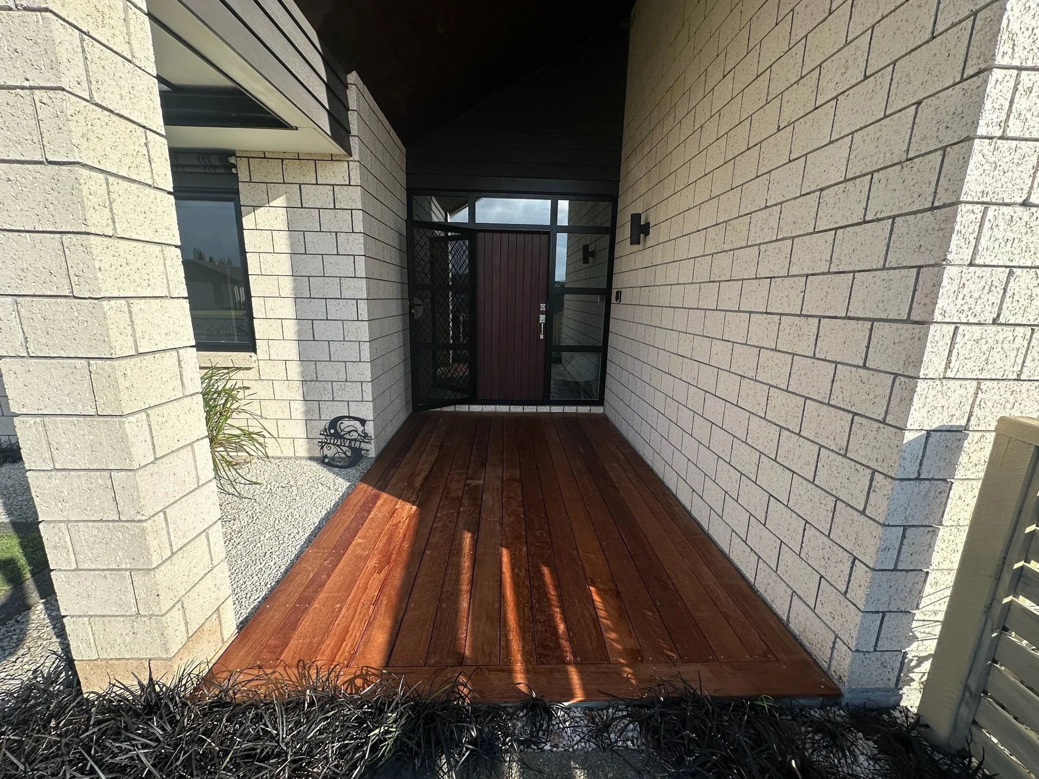 KWILA DECK ENTRANCE WAY 