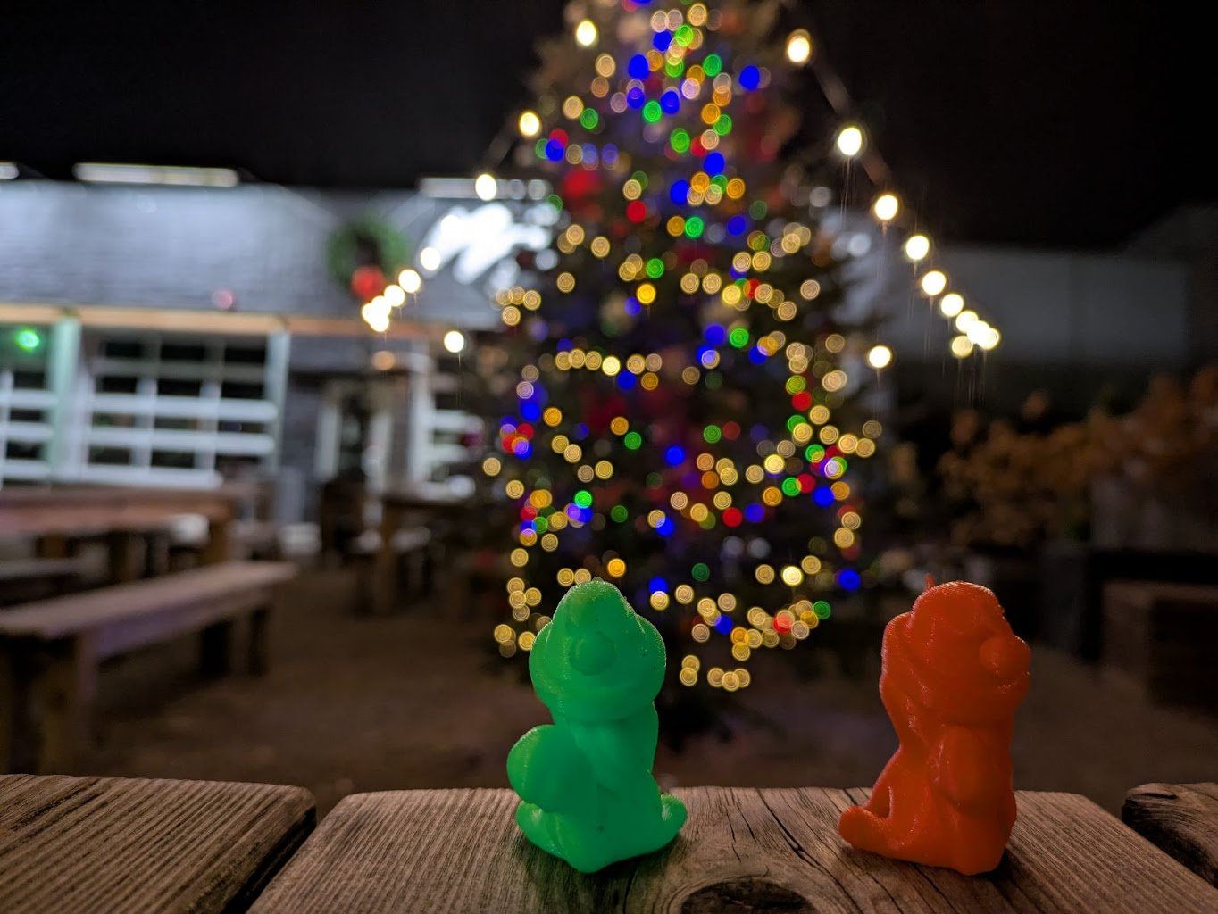20241220 red and green xmas tree.jpg