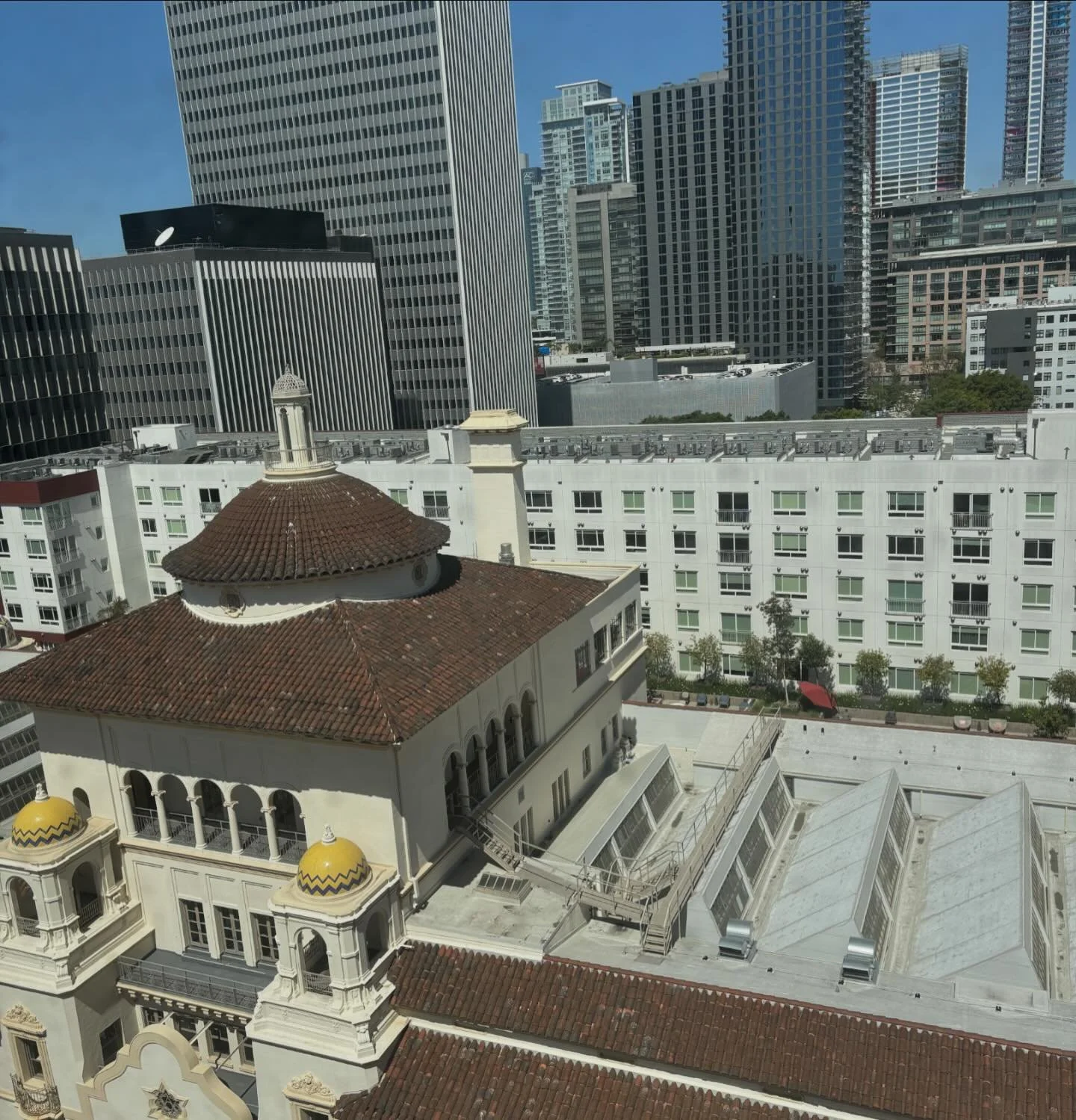 ALGS LAN photo dump. I got photos with zero players because that&rsquo;s not my thing but drinks are. 😏 W vacation! #algs #photography #gaming #apexlegends