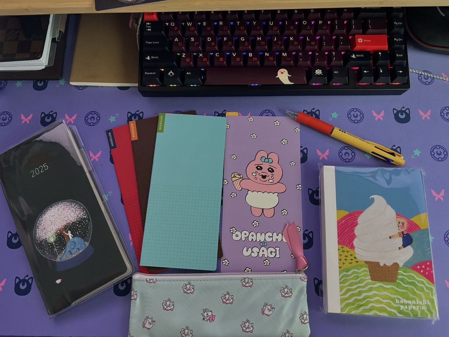 I have always loved notebooks. Planners. Pens. The cool all black spiral notebooks they&rsquo;d sell to use your gel pens on? I used mine as my diary. 

So it&rsquo;s no surprise that when I saw people talking about Hobonichi and how it is a great pl