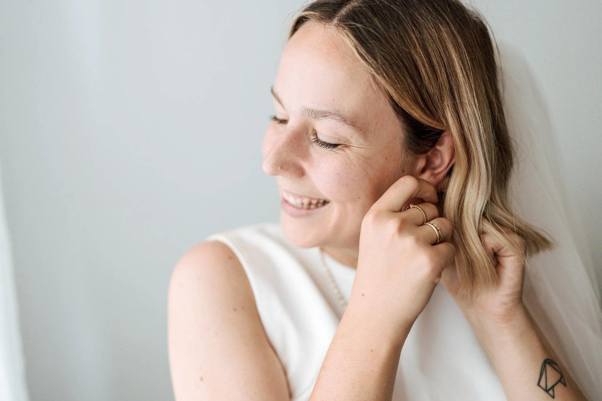 #hochzeitsfotografie #hochzeitsfotograf #gettingready #gettingreadyforwedding #weddingaccessories #weddingphotography