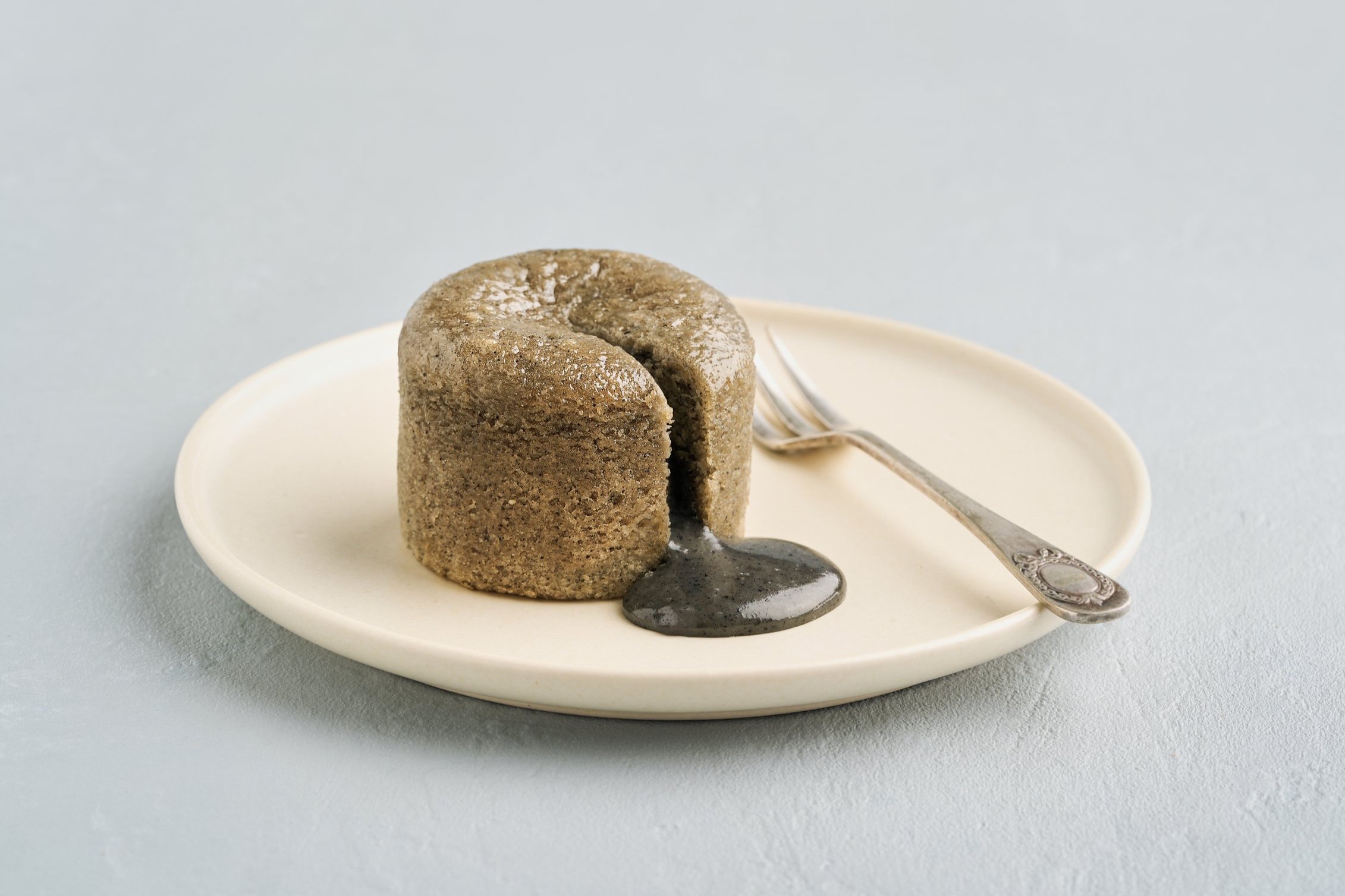COULANTS DE XOCOLATA BLANCA I SÈSAM NEGRE