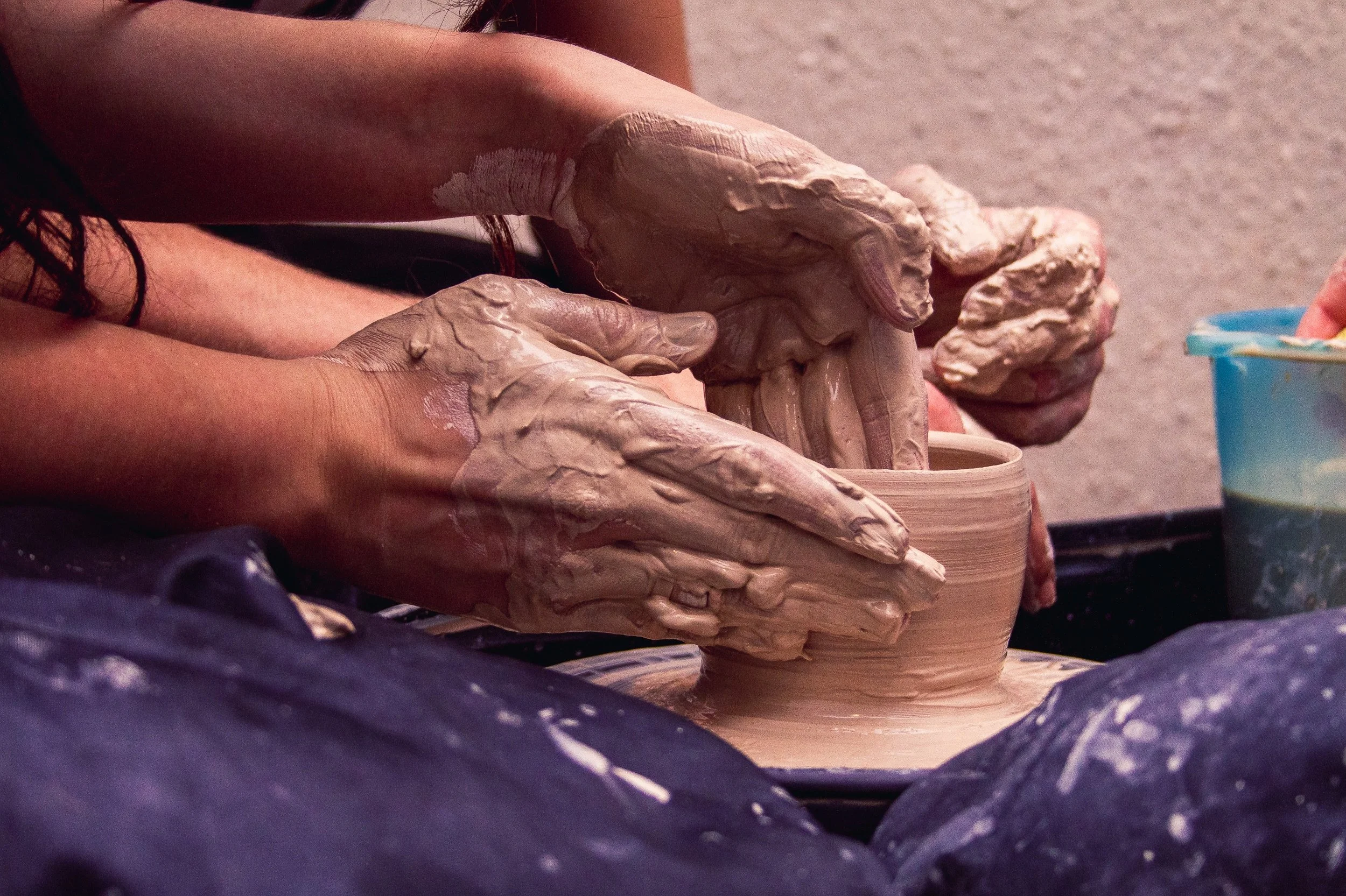 Pottery Munger Place clay shaping process on the pottery wheel  