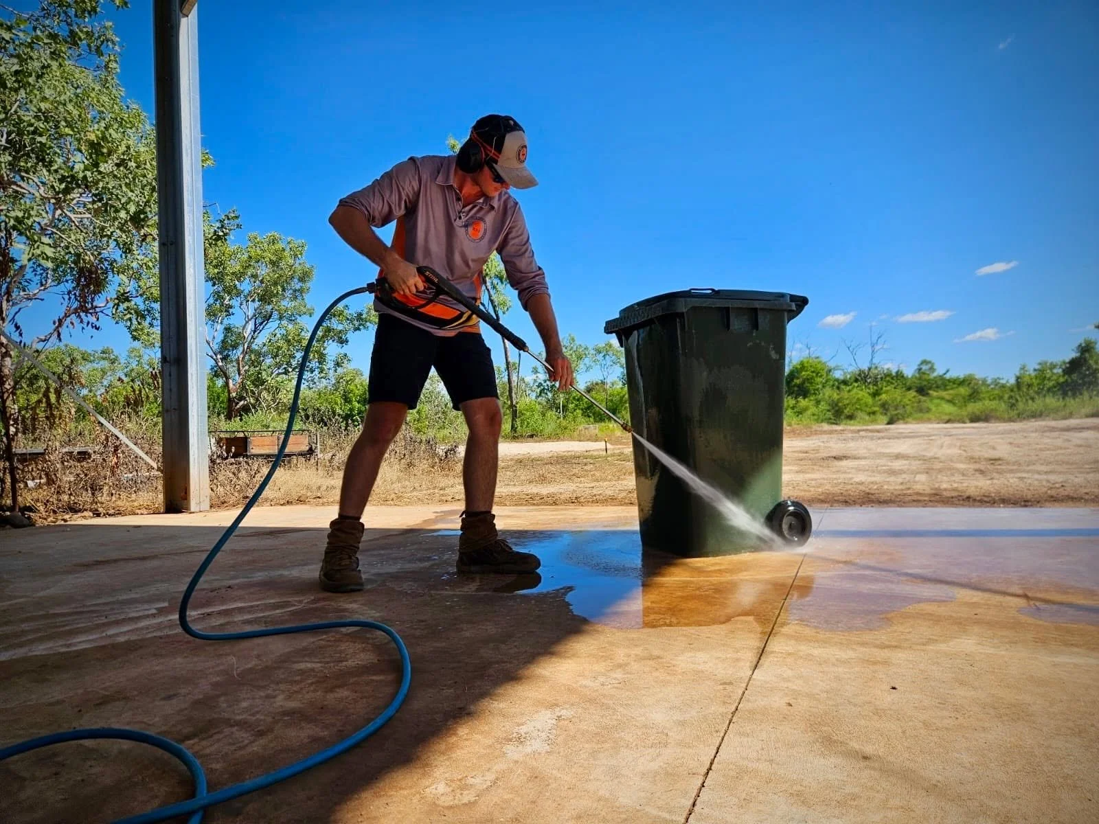 🧽🗑️✨ We give your bins a bath&hellip; so you don&rsquo;t have to!

Give your residential or commercial bins the glow-up they deserve with our professional bin cleaning service!

We blast away the stink, the slime, the mystery goo 🤢 &mdash; leaving