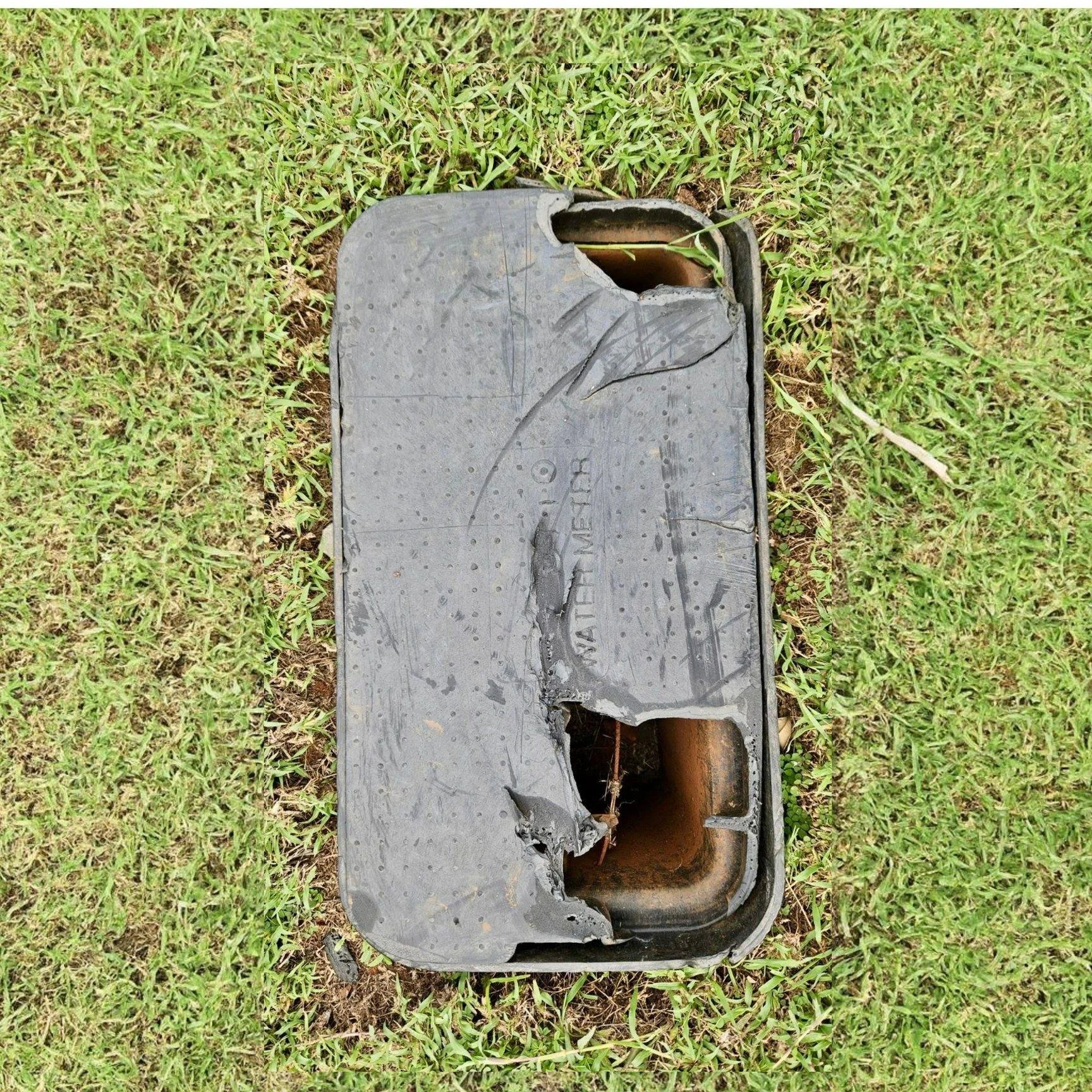 Even pros have &ldquo;oops&rdquo; moments 😅💥

A few weeks ago our mowers accidentally cracked an irrigation valve box lid&hellip; and after weeks of searching, we still couldn&rsquo;t find a replacement anywhere.
So we turned to an alternate method
