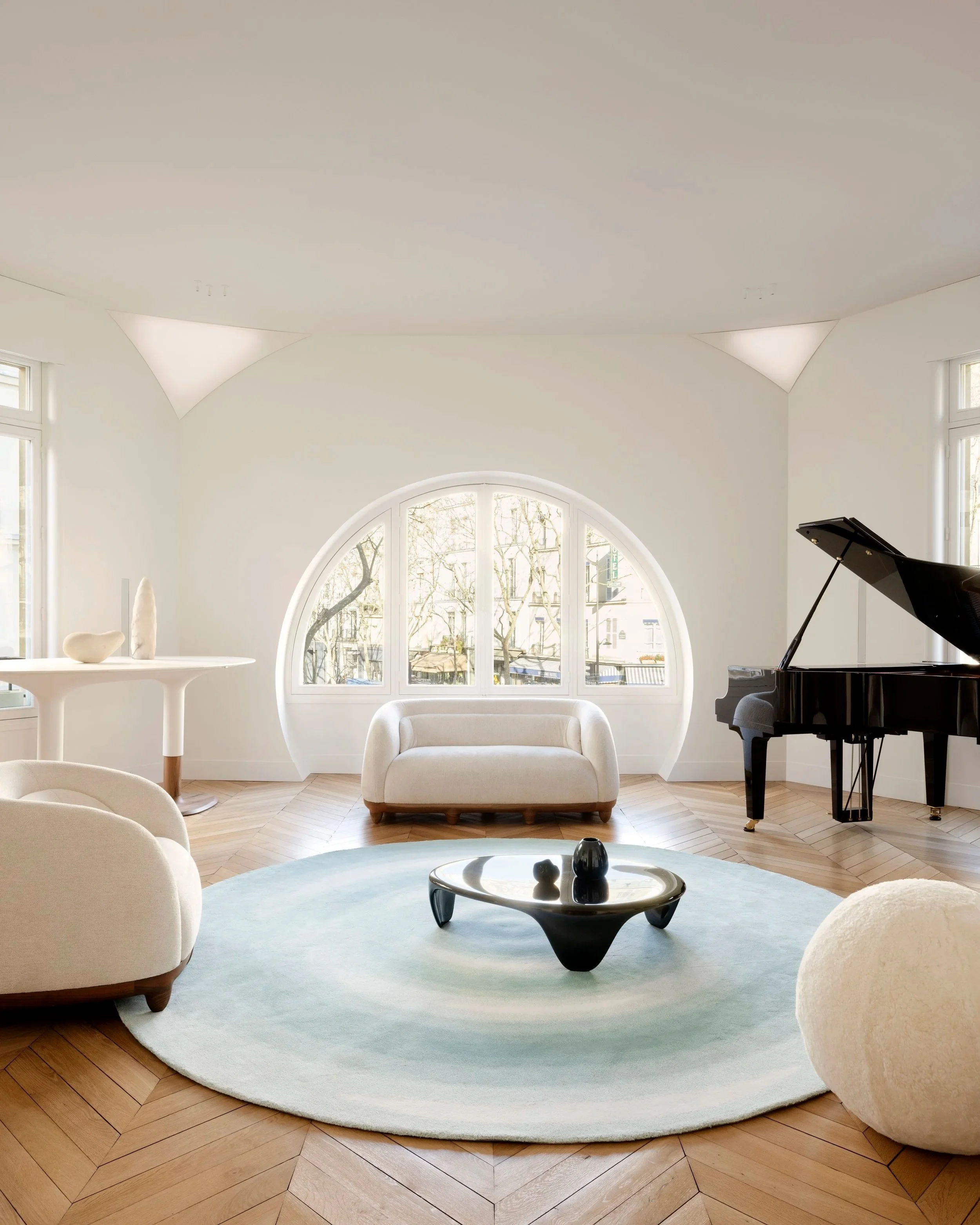 ARCANIE acts as a Creative Advisor and Curator for architecture and design-led projects, shaping spaces where architecture, art and art de vivre come together as a lasting expression of identity.