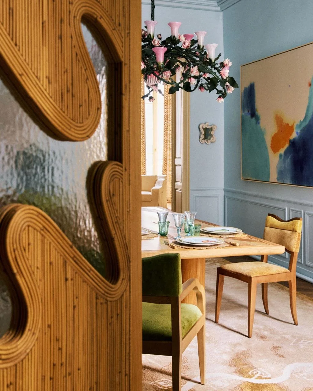 ARCANIE acts as a Creative Advisor and Curator for architecture and design-led projects, shaping spaces where architecture, art and art de vivre come together as a lasting expression of identity.