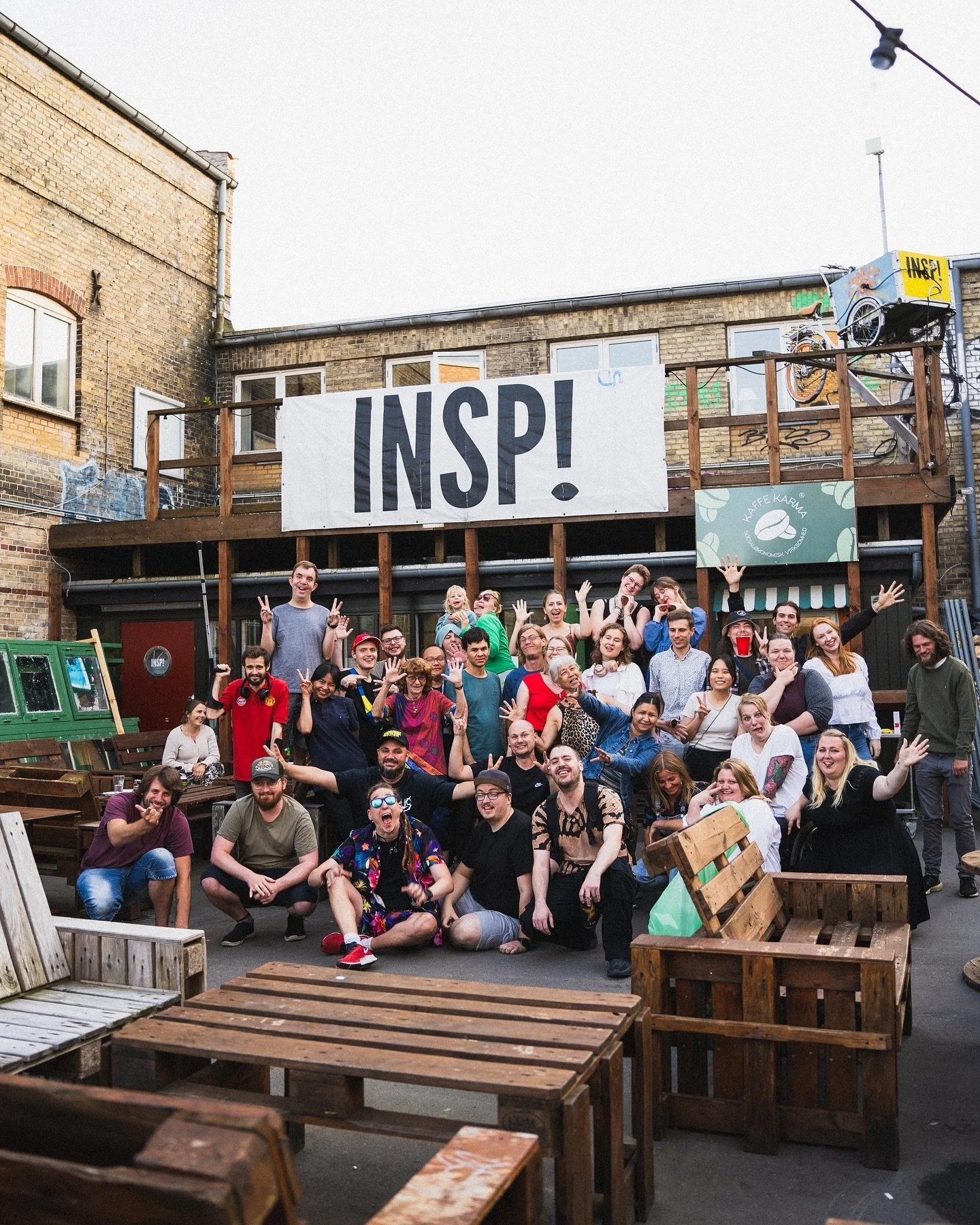 😎 VELAFSLUTTET SOMMERFERIE 🥳
Om ikke så længe er sommerferien slut for vores vedkommende og det betyder at vi igen åbner huset op for en masse fede aktiviteter! 
Hvis man går og tror at huset har stået stille i ferie