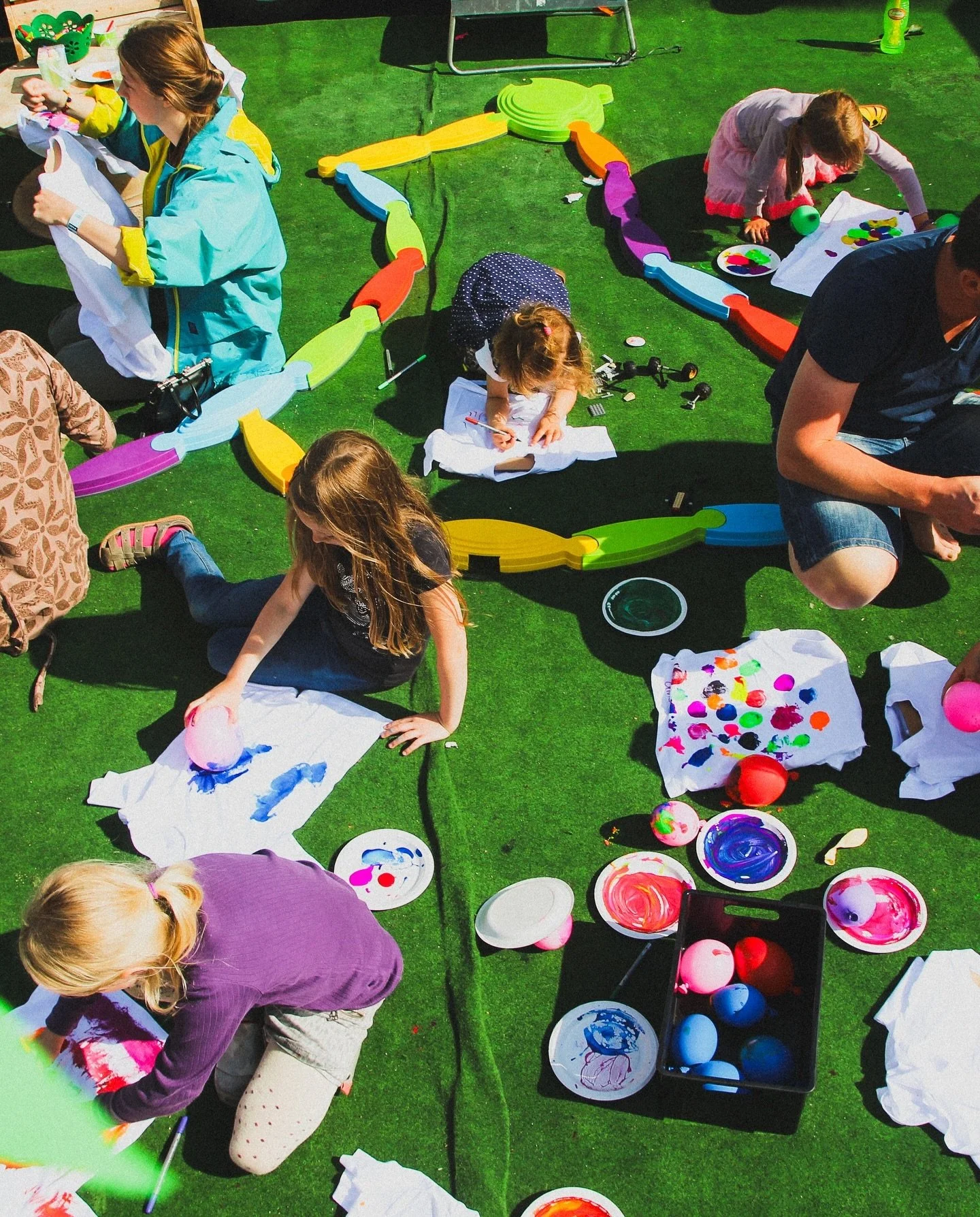 🧑‍🎨 KUNST & KULTUR / MANDAGSMINDER VOL. 5 🎨
Hver mandag i sommerferien har vi valgt at kigge tilbage på nogle af de fællesskaber og begivenheder der er blevet skabt her i huset, og i dag er IKKE en undtagelse! 
Kunsten har al