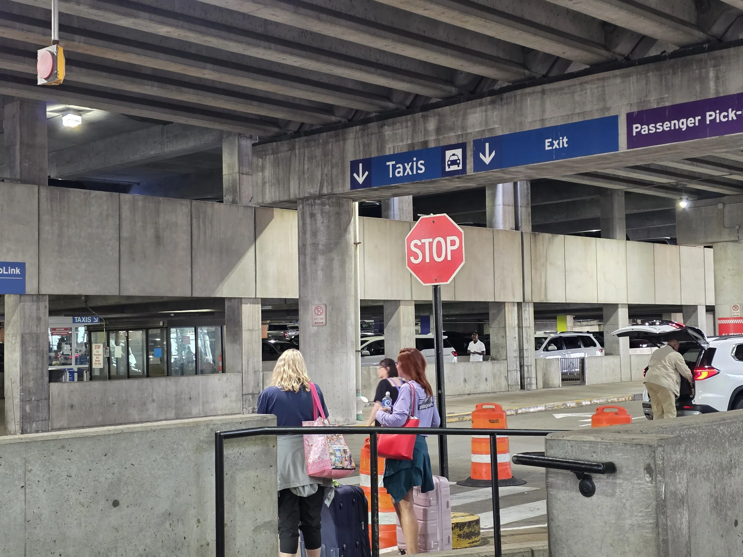 St. Louis Airport Taxi Services, Lambert taxis, Lambert St. Louis cabs airport cabs, airport taxis, st. louis taxi, Lambert St. Louis International taxi services, ground transportation airport st. louis, cab stand st. louis airport