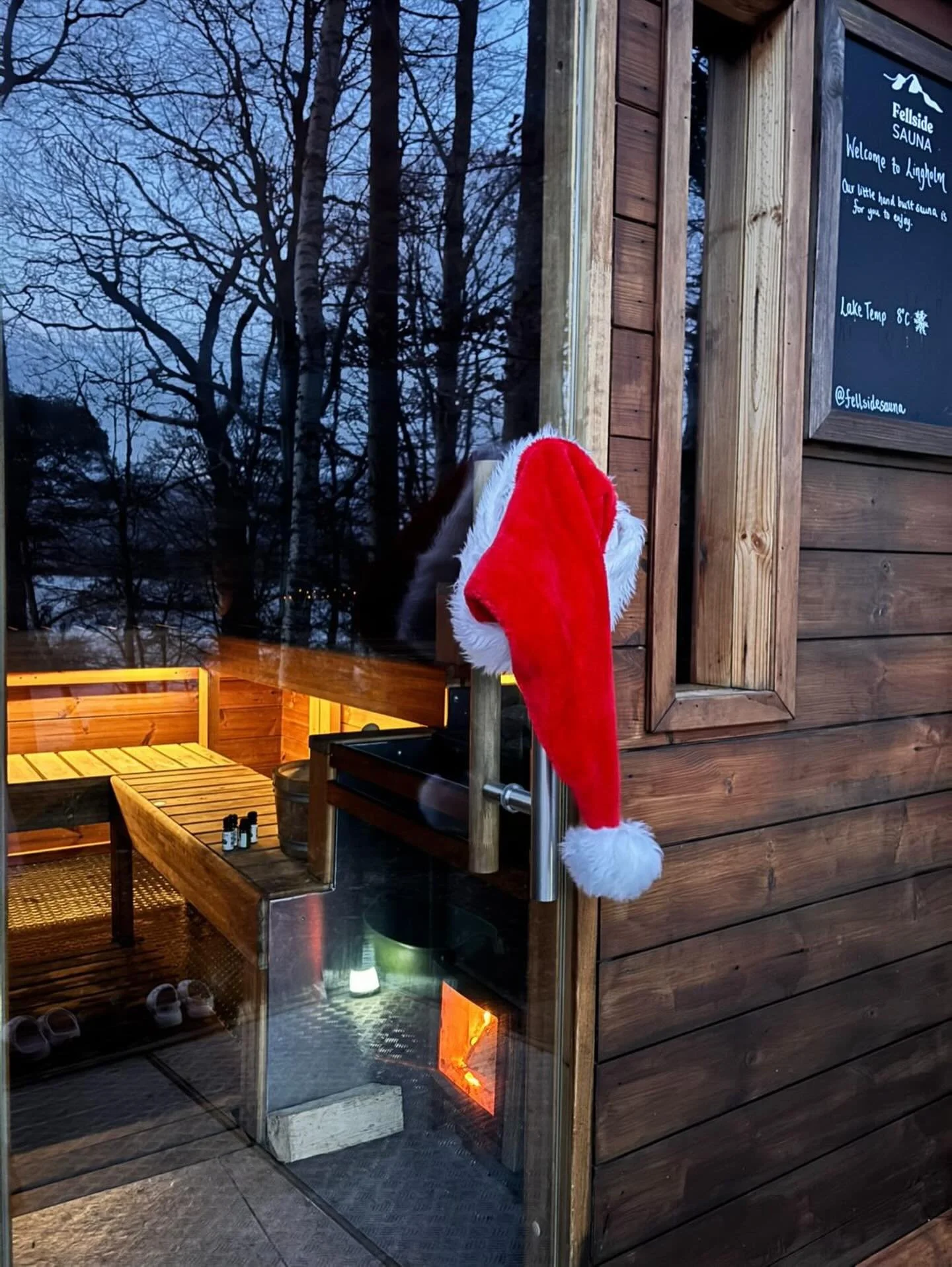 HO HO HO (also OOO ~ Out of Office) until 27th.

Merry Christmas 🎄 

Lots of love, Laura &amp; Joe XX 

Thanks for the amazing pic @xridgers5x