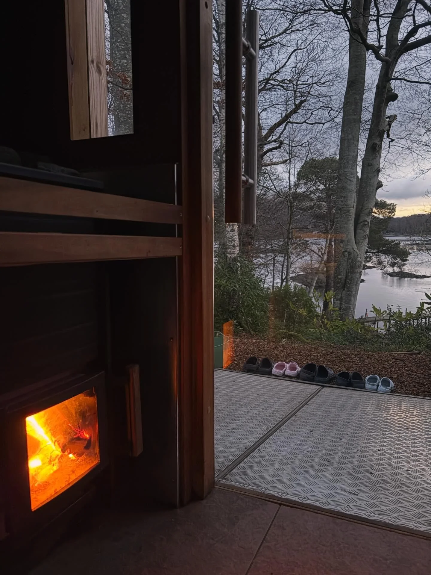 My sauna session; 

Pop in the heat for 5 minutes, take in the view and take some time to slow down and arrive.

Dive out - crunch down the path to the lake. Talk myself in and out of the next step 🥶 

Wade in to the cold - remember to breathe !! St