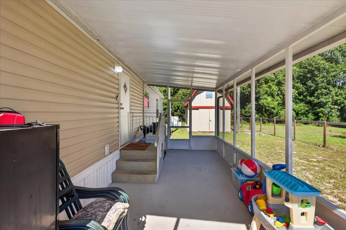 35-Screened Porch.jpg