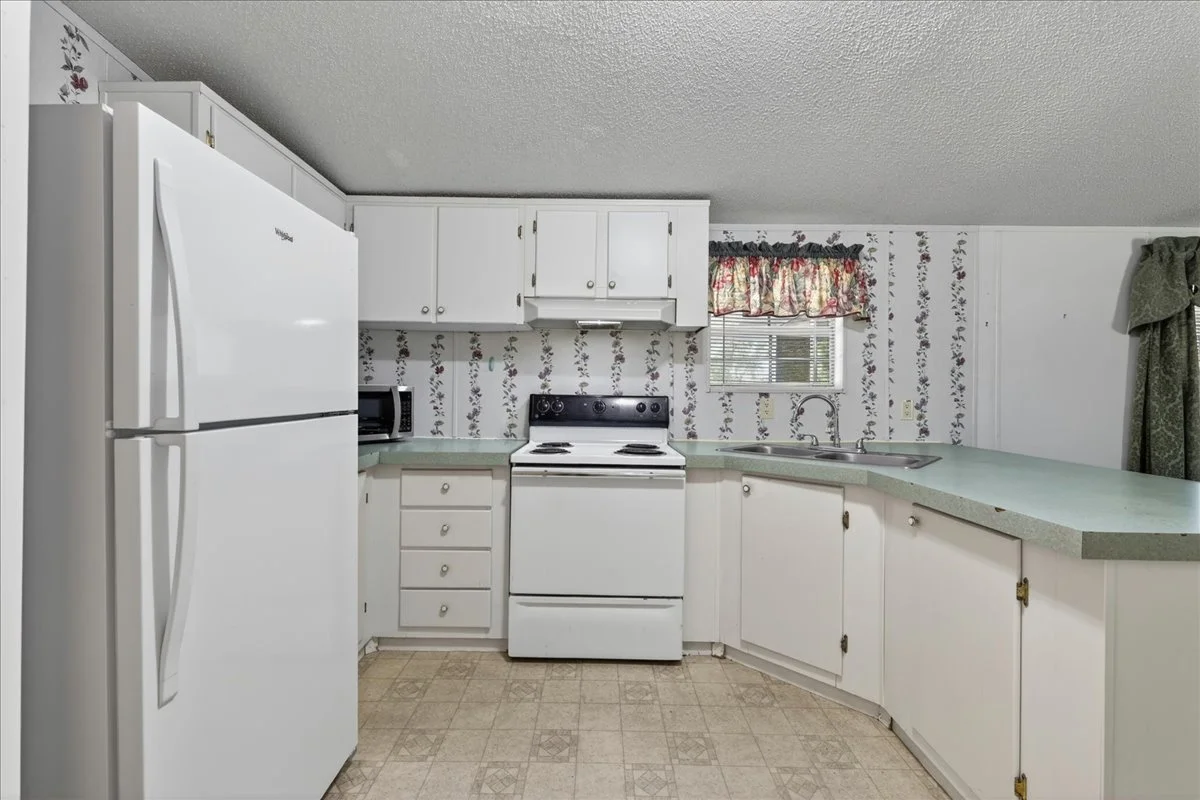 13-101- Kitchen.jpg
