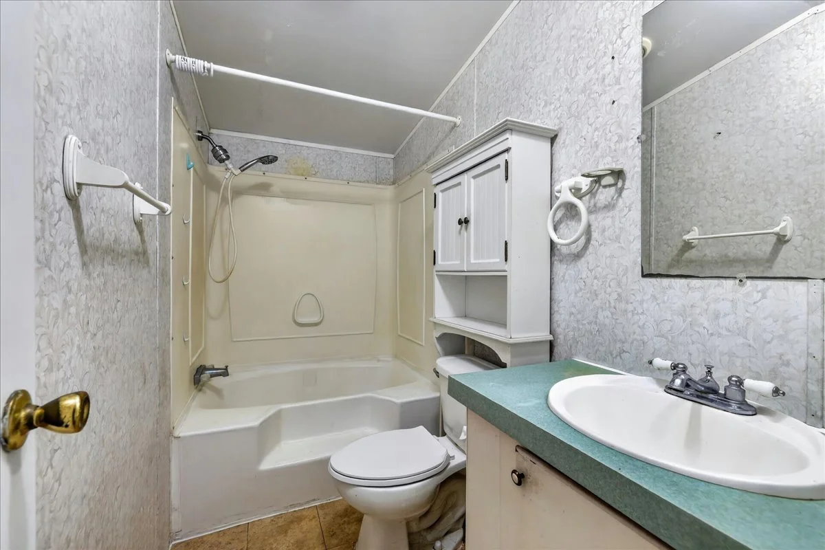 44-103- Bathroom.jpg