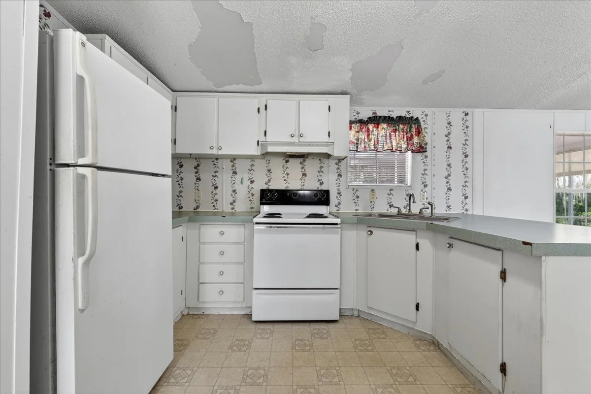 47-103- Kitchen.jpg