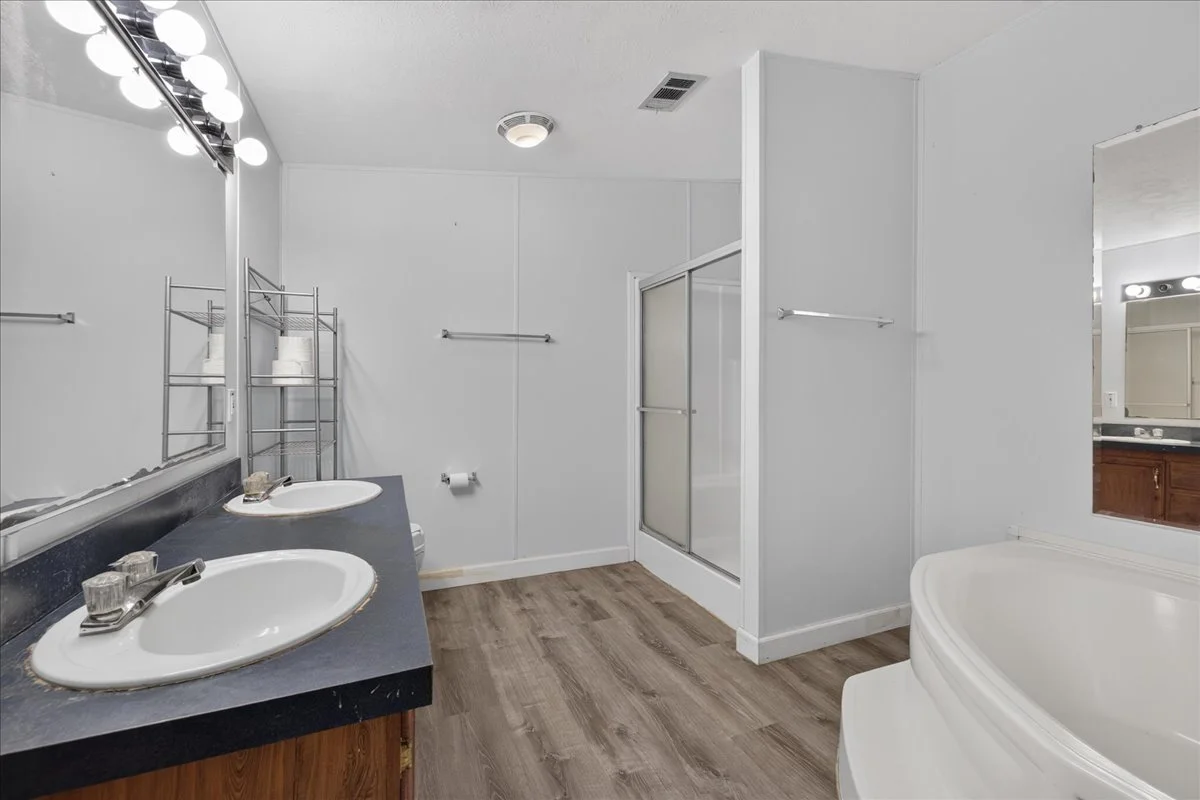 26-Bathroom 3.jpg