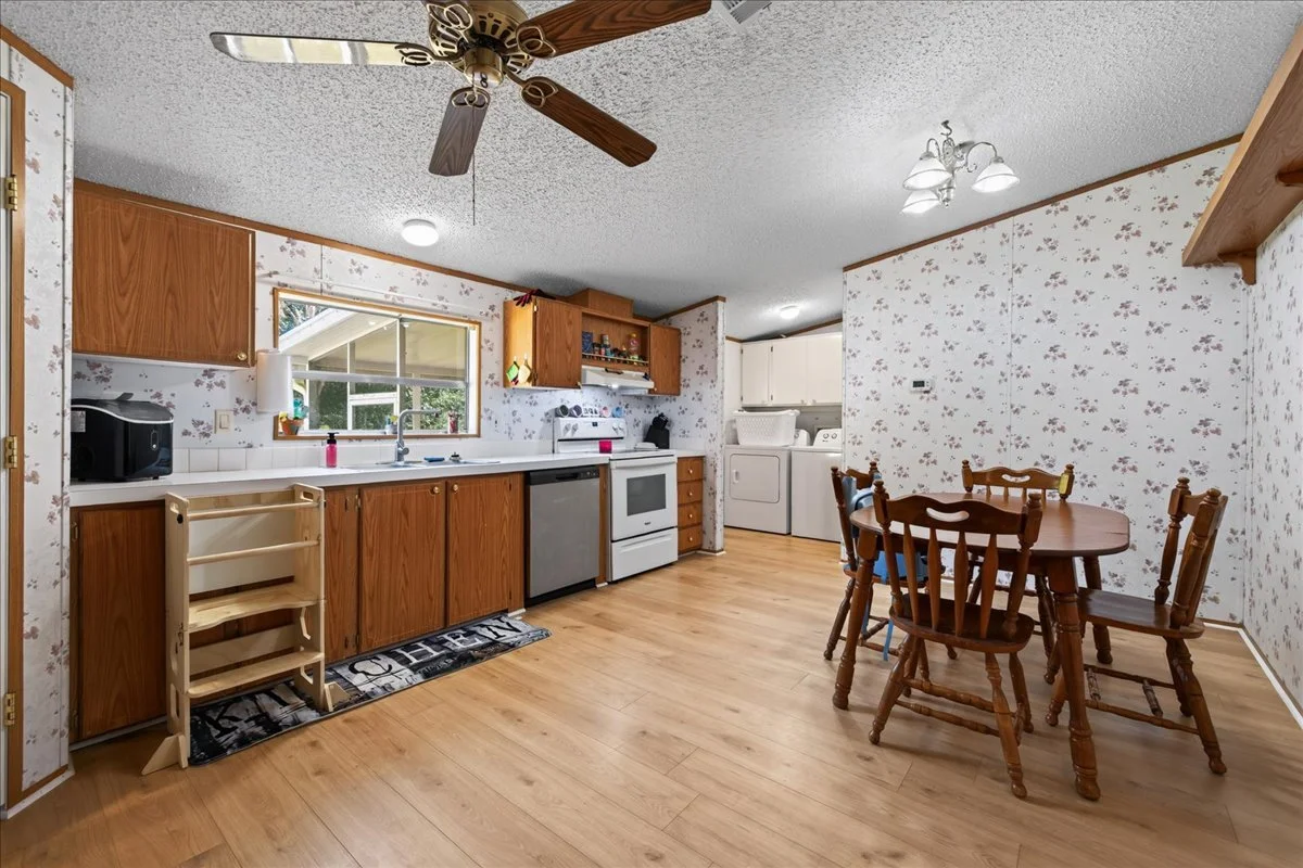 20-Kitchen.jpg