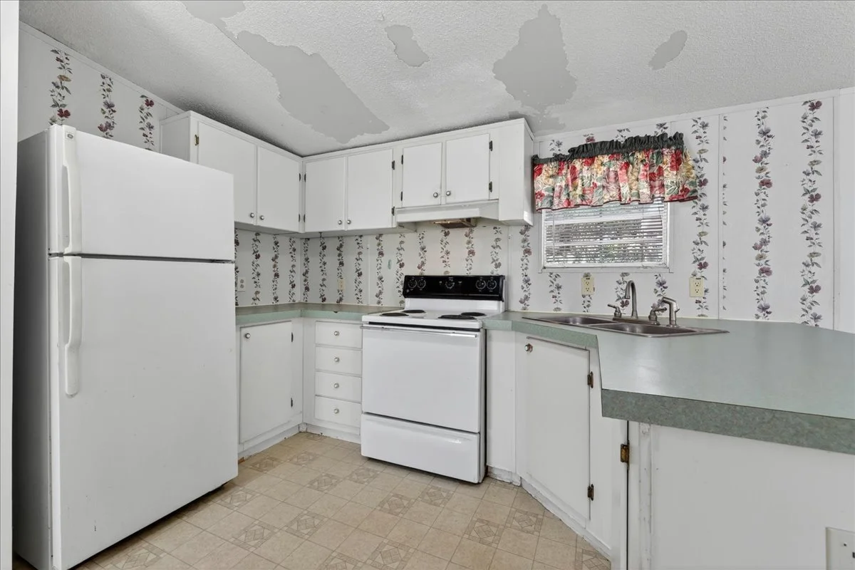 48-103- Kitchen.jpg