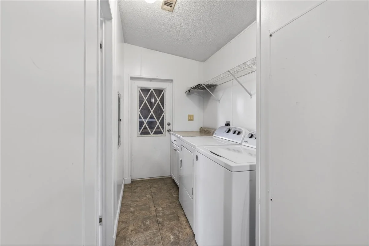 26-Laundry Area.jpg