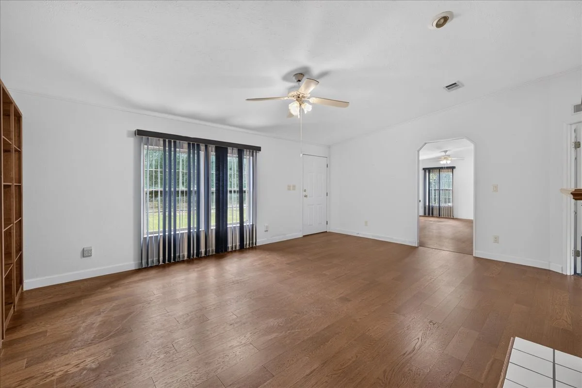 20-Living Area.jpg