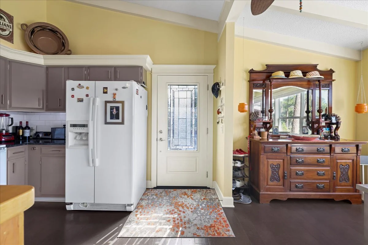 04-Front Entrance.jpg