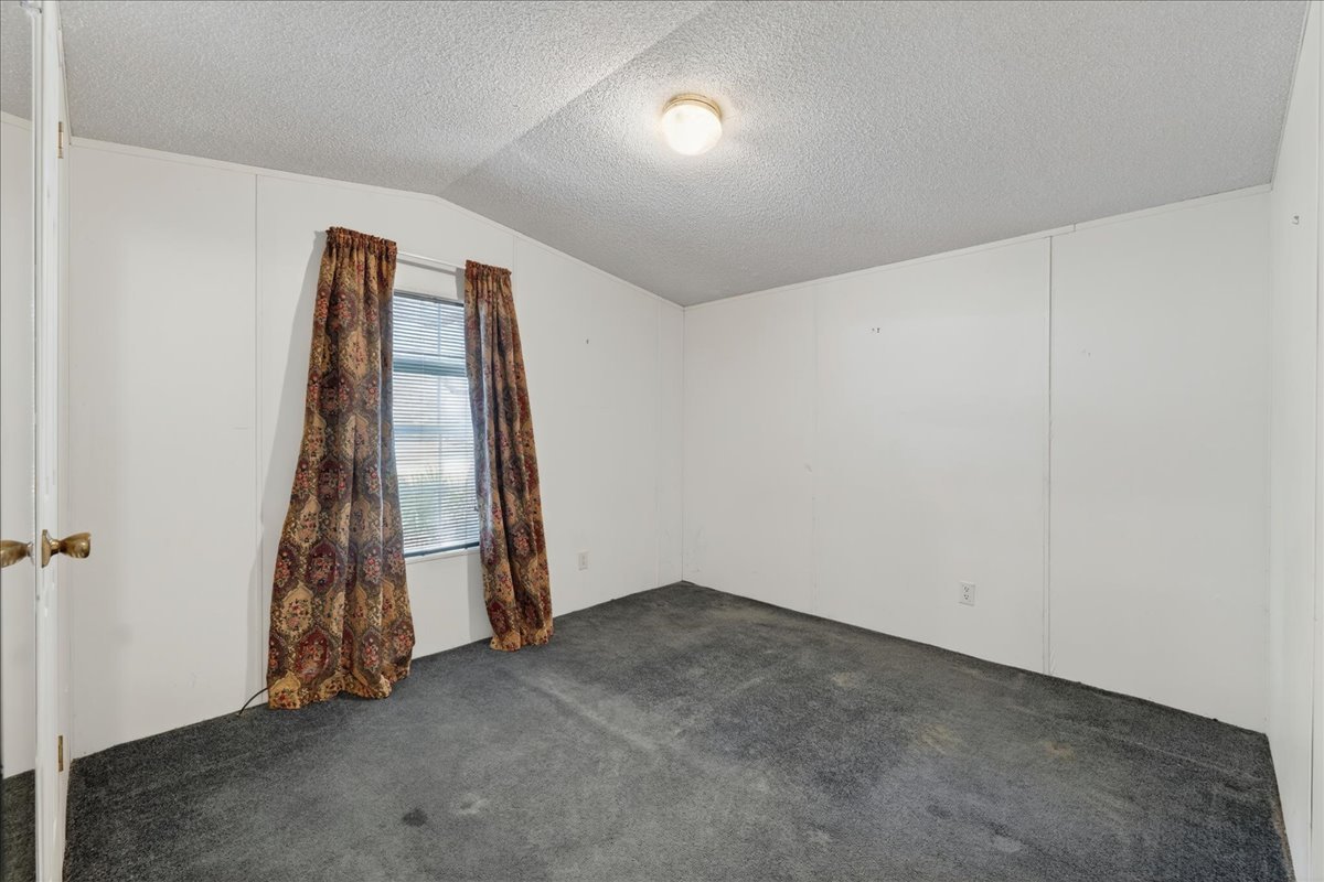 16-101- Bedroom 2.jpg