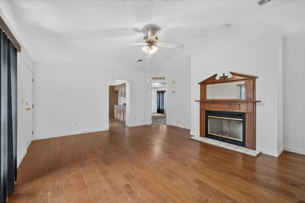 18-Living Area.jpg