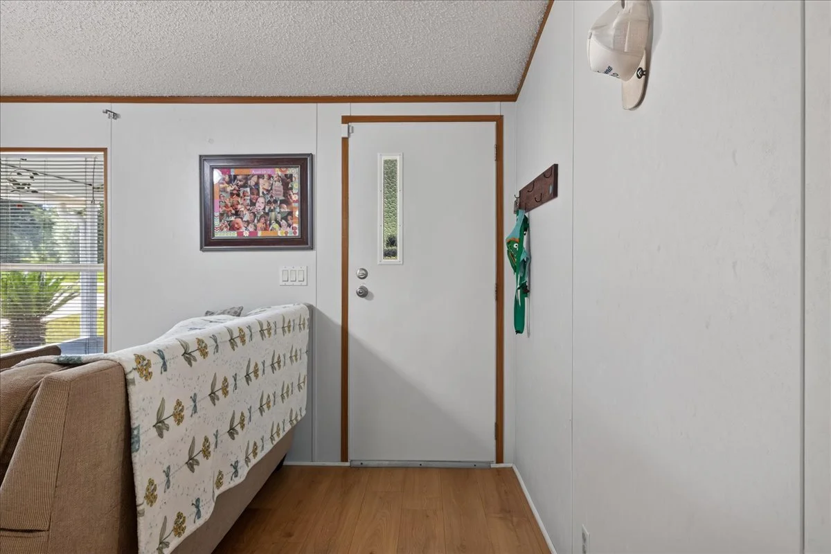 08-Front Door.jpg