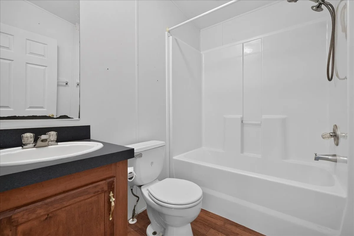 25-Bathroom 2.jpg