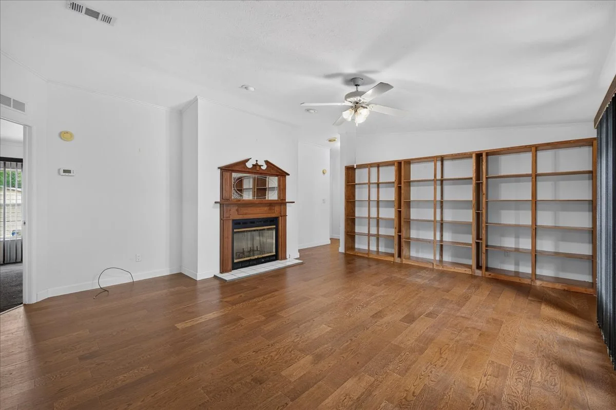 17-Living Area.jpg