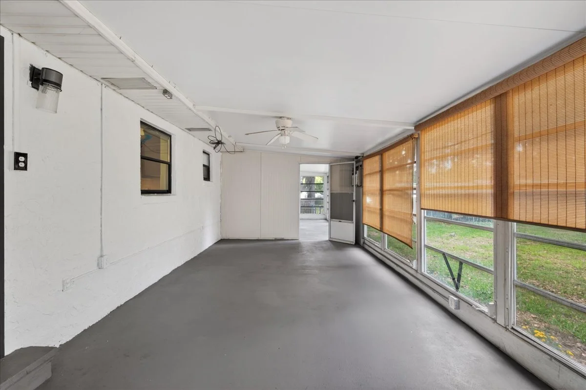 25-Screened Porch.jpg