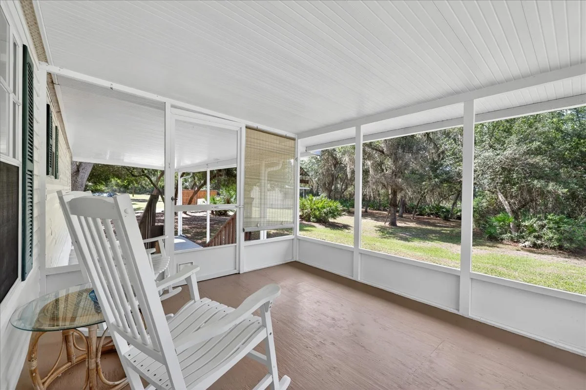 19-101- Front Porch.jpg