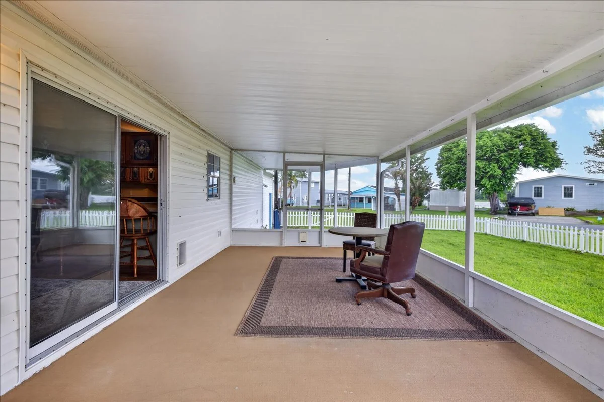 30-Screened Porch.jpg