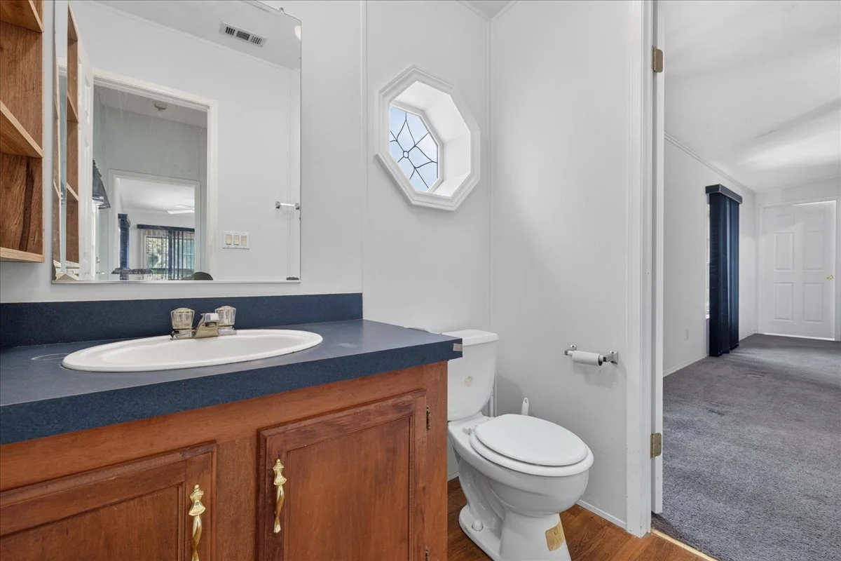 11-Bathroom 1.jpg