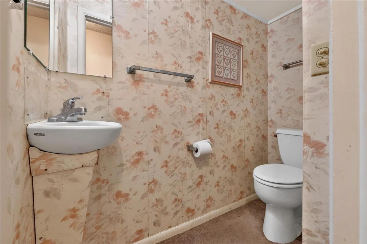 22-Bathroom 1.jpg