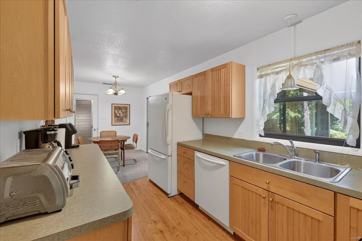 20-Kitchen.jpg