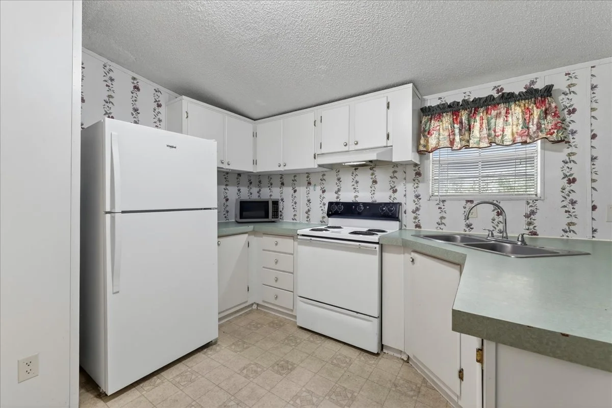 14-101- Kitchen.jpg