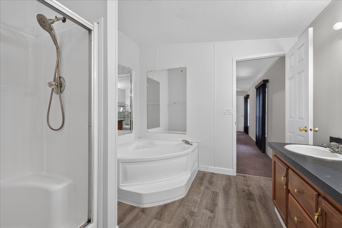27-Bathroom 3.jpg