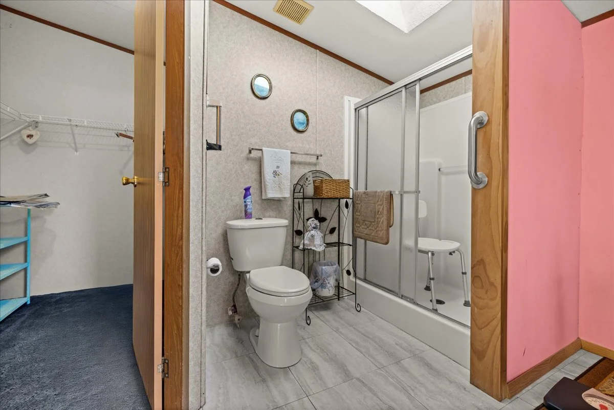 25-Bathroom 2.jpg