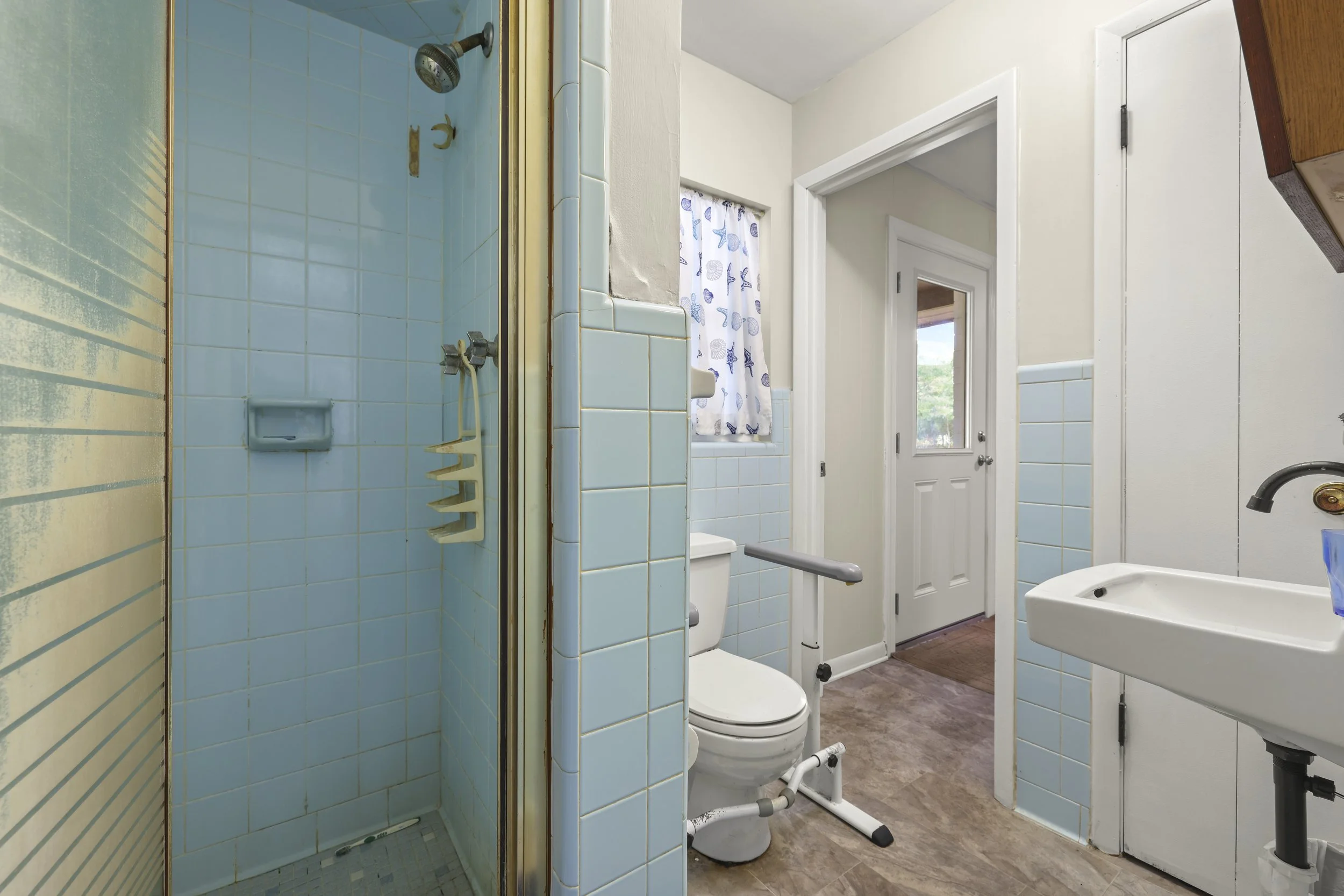 11-Master Bathroom.jpg