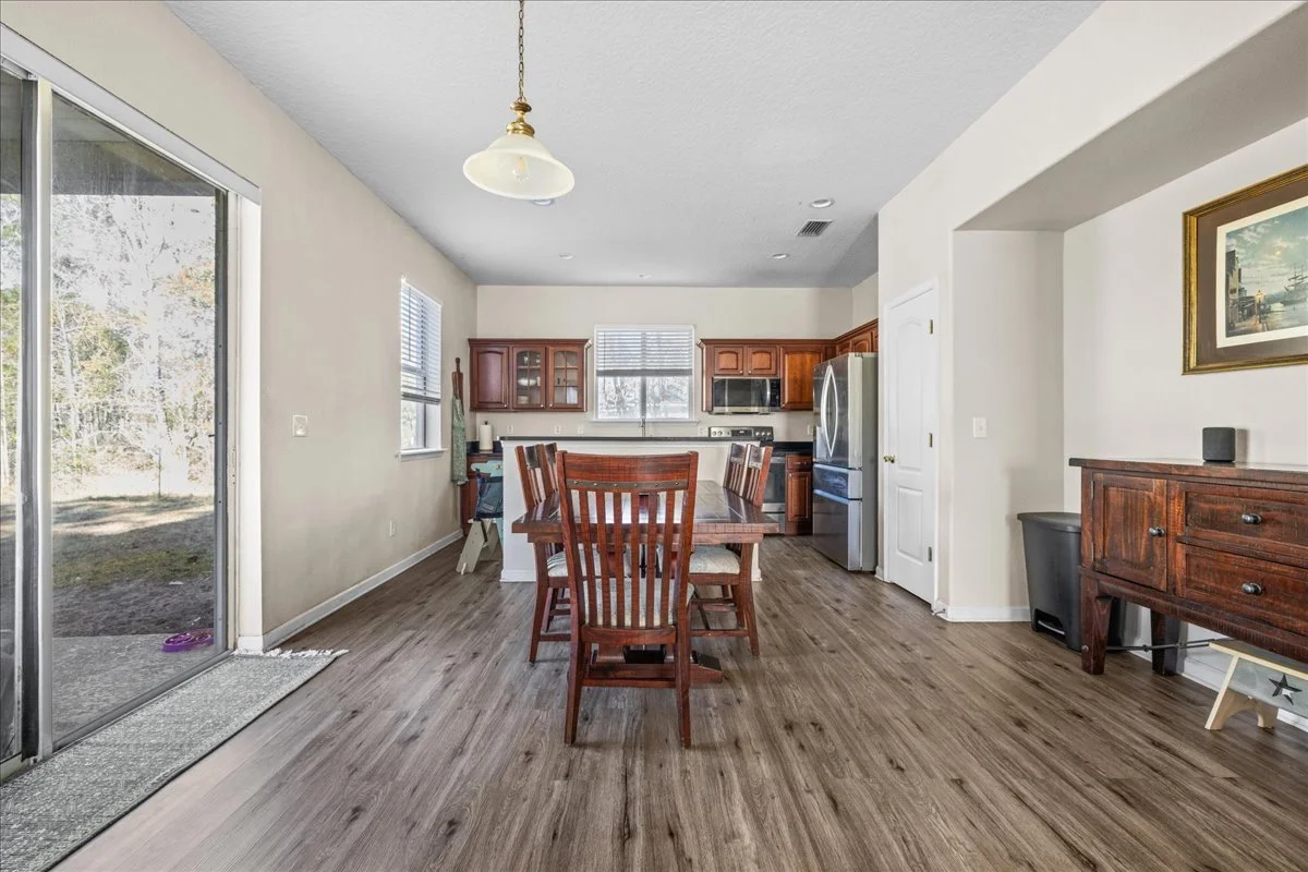 20-Dining to Kitchen.jpg