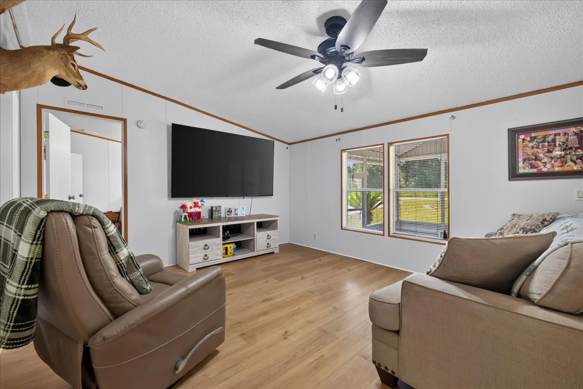 09-Living Room.jpg