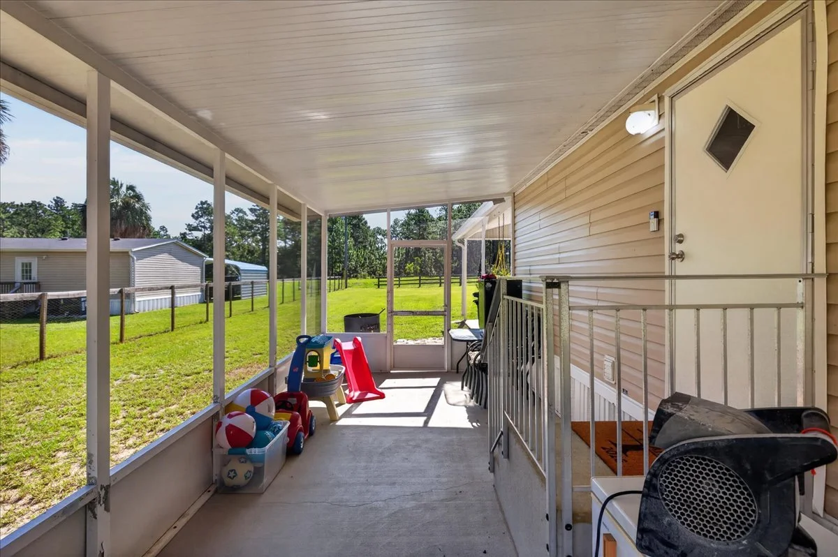 36-Screened Porch.jpg